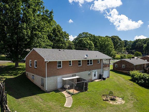 3rd image of 390 Hilltop Dr