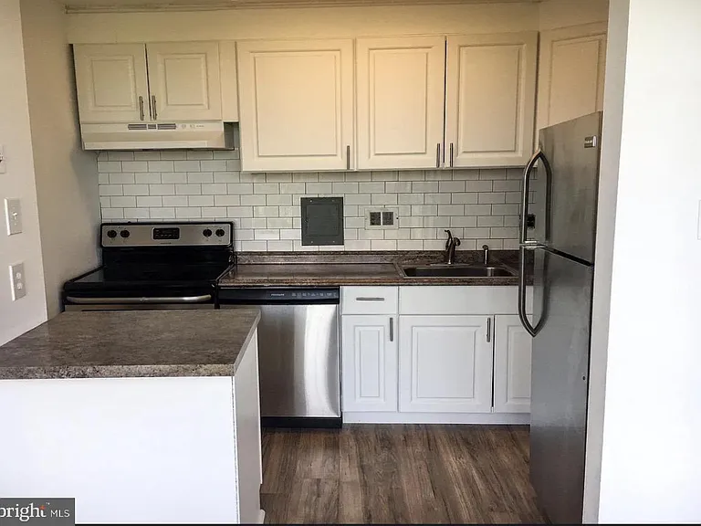401 Cooper Landing Rd #611 — Photo 1