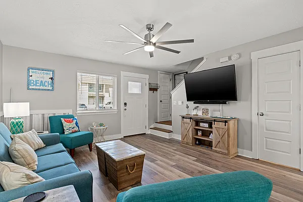 105 Linda Marie Ln — Photo 4