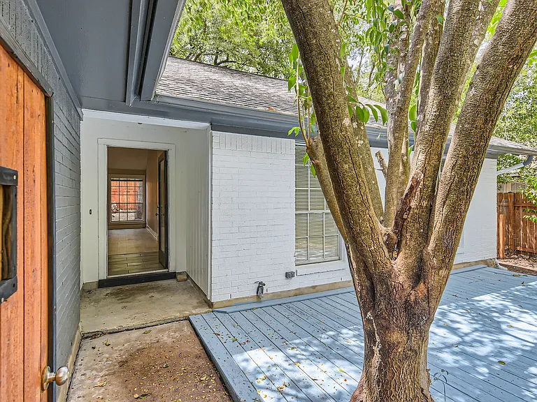 905 Echo Ln — Photo 4