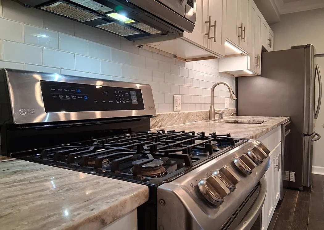 2 bed, 900 sqft, $2,397 — Photo 2