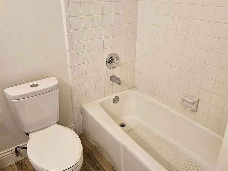 531 E Laguna Dr — Photo 26