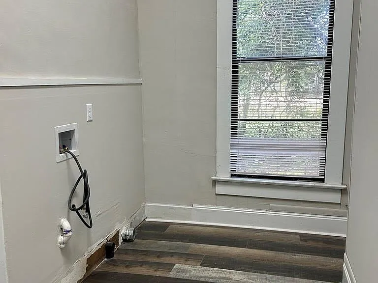 120 Montgomery St #C — Photo 8