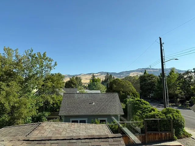 Oak St — Photo 10