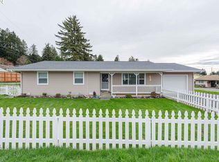 806 Pioneer Rd, Brookings, OR 97415