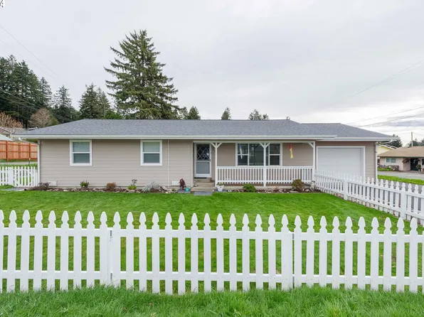 806 Pioneer Rd, Brookings, OR 97415