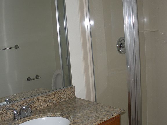5th image of 946 Solano Ave