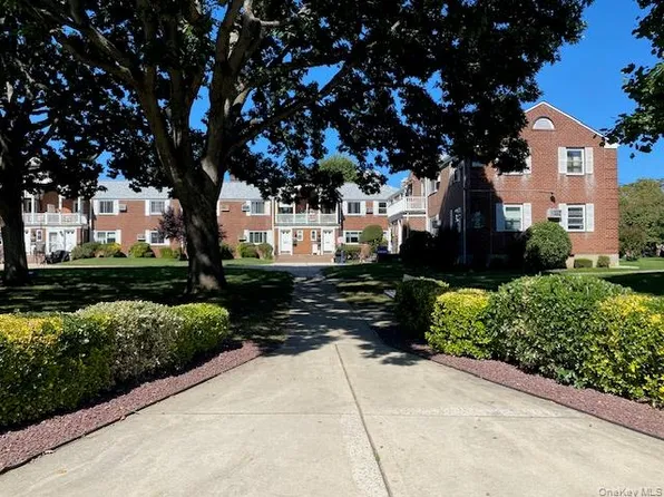 73-61 260th Street #H-1, Glen Oaks, NY 11004