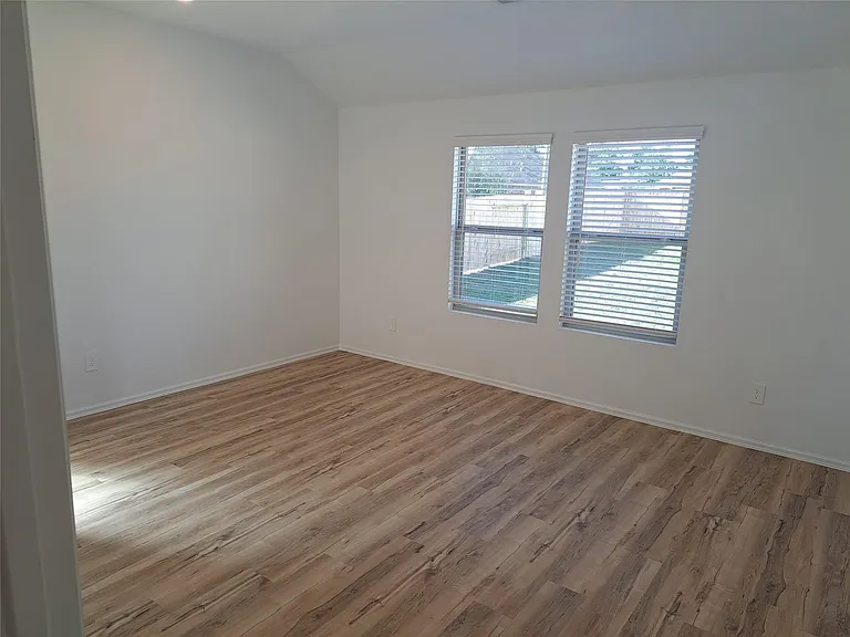124 Southern Red Oak Ln — Photo 5