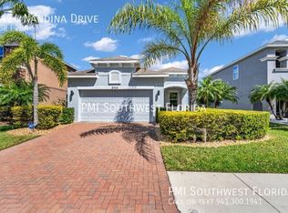 8424 Nandina Dr, Sarasota, FL 34240