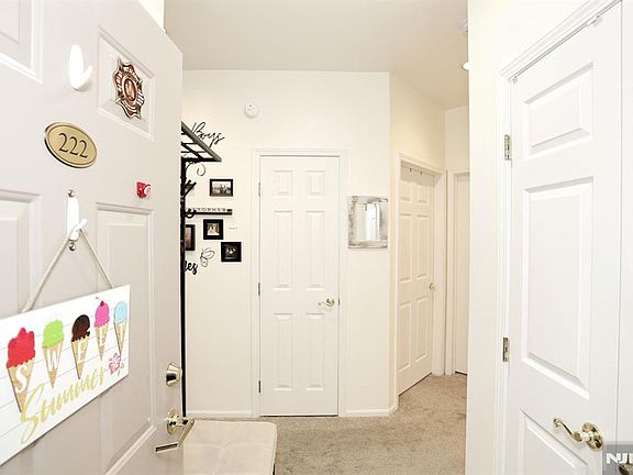 4th image of 2 Richmond Road Suite APT 222