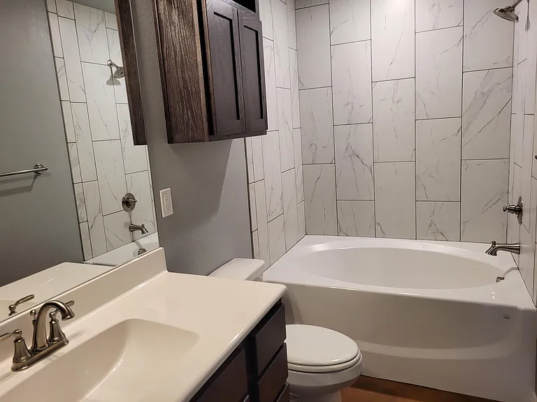1810 Castroville Trl #B — Photo 10
