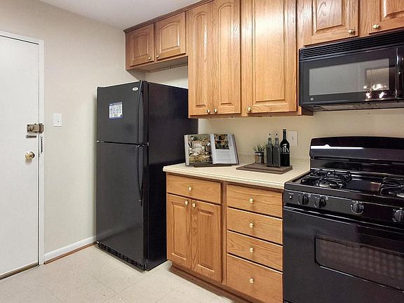 3rd image of 10655 Montrose Ave APT 103