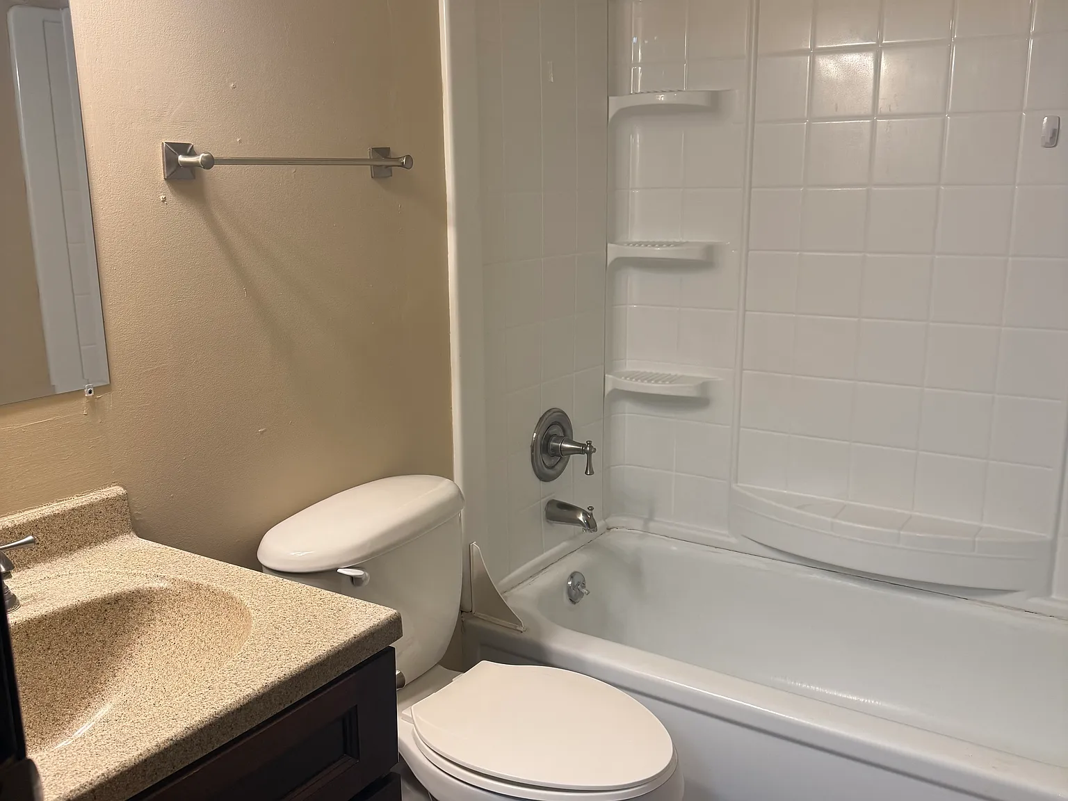 2 bed, 868 sqft, $1,350 — Photo 3