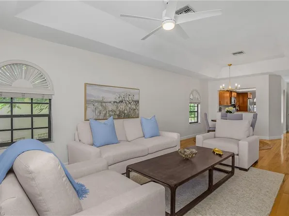 701 Augusta Blvd APT 8, Naples, FL 34113