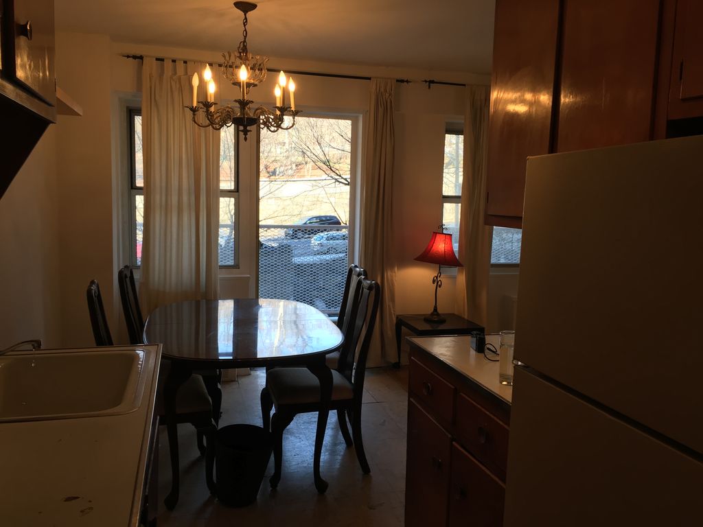 2 Bed 1 Bath Property, New York • 900 Sq Ft