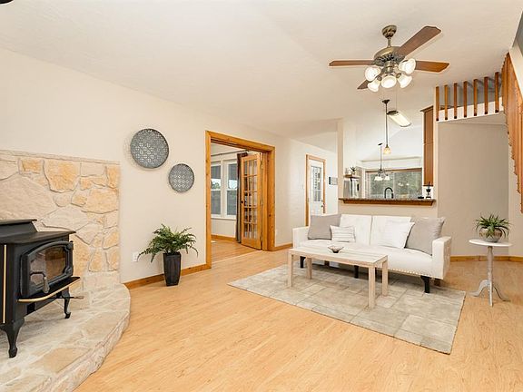 3rd image of 2906 Wood Fox Dr