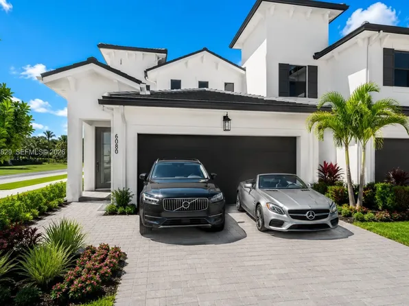 6085 Barbara Cir, Naples, FL 34112