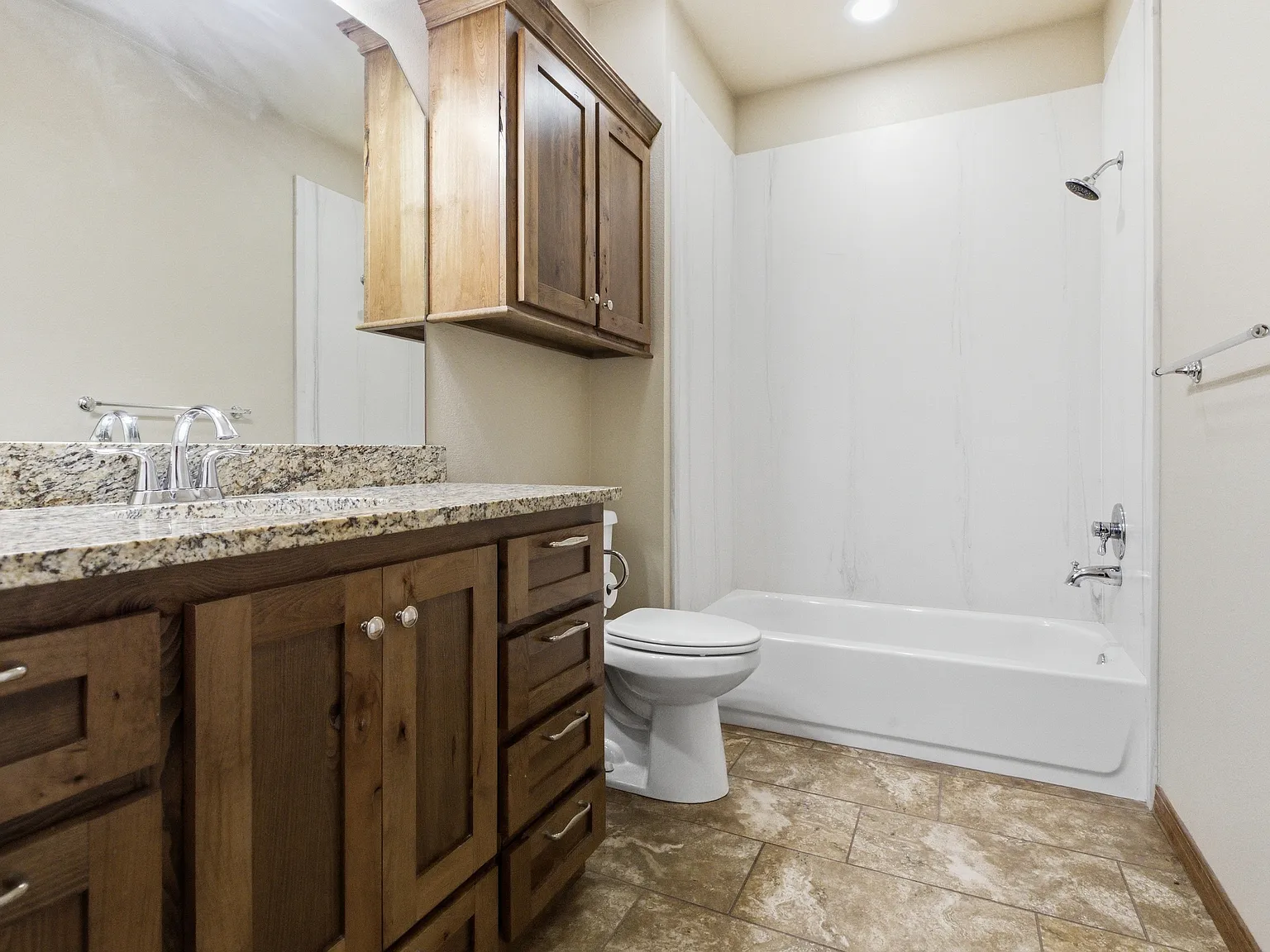2 bed, 1200 sqft, $1,350 — Photo 3