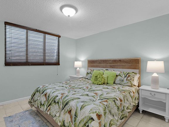 3rd image of 3930 S Roosevelt Blvd #S111