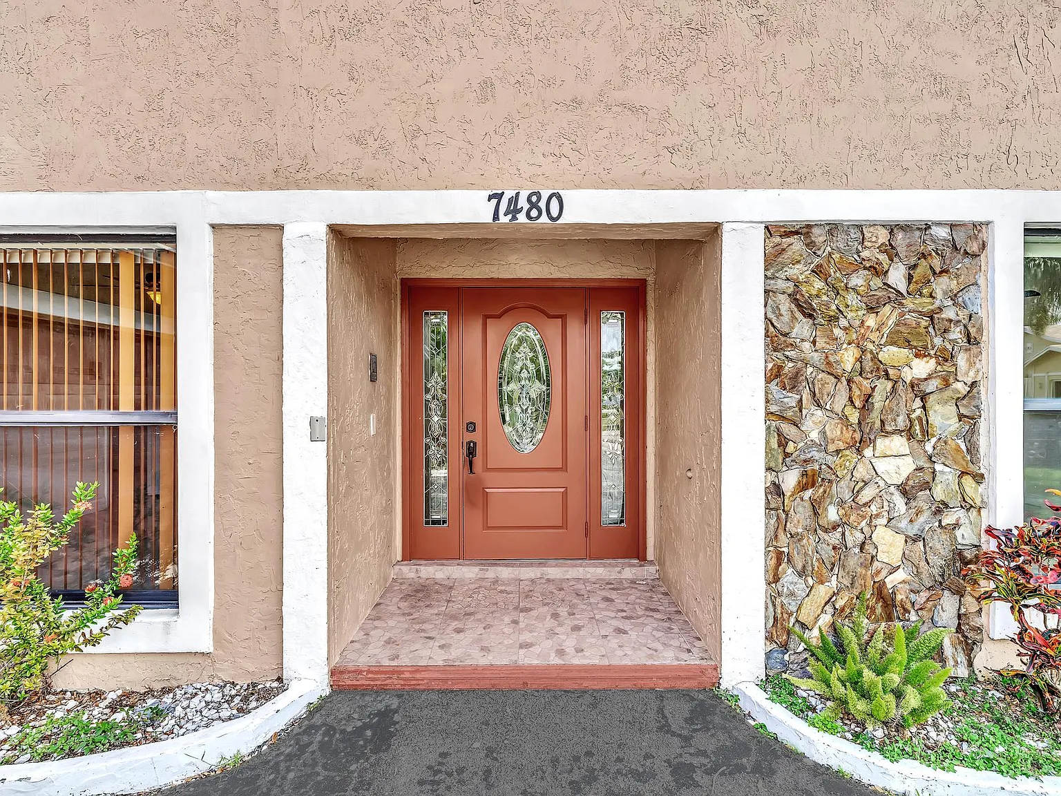3 bed, 1920 sqft, $3,700 — Photo 2
