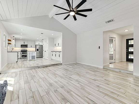 3rd image of 11903 Highland Oaks Trl
