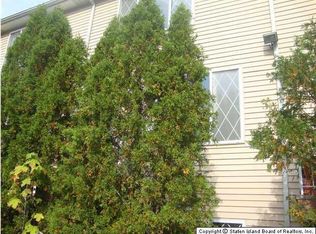 21 Greenfield Ct, Staten Island, NY 10304