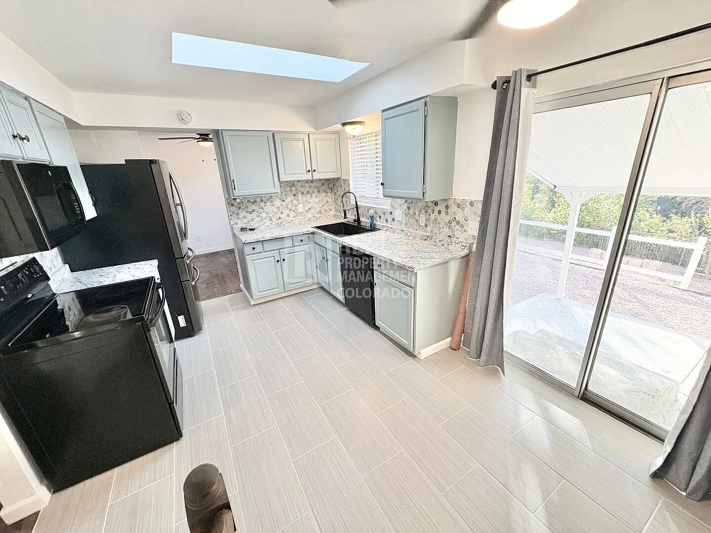 Spacious 3-Bedroom Home with Finished Basement, Fireplace & 2-Car Garage — Photo 4