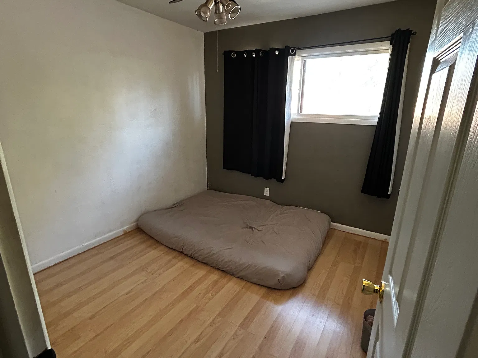 4 bed, 2296 sqft, $600 — Photo 3