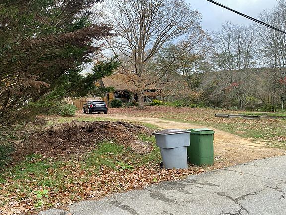 3rd image of 525 Middle Rd