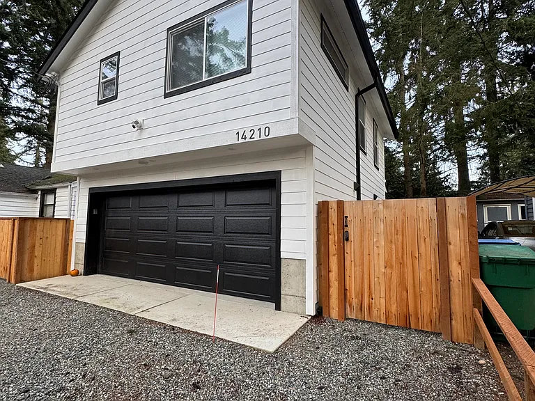 14210 Roslyn Pl N — Photo 23