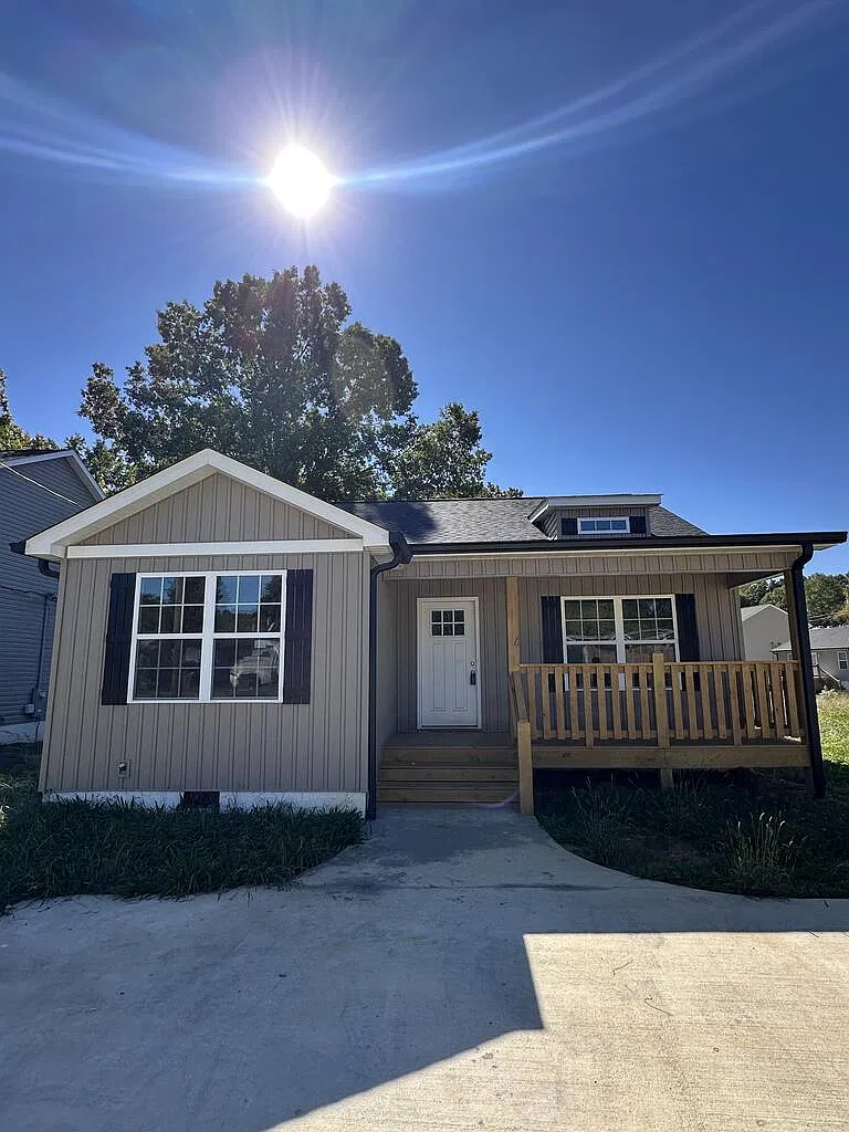 3 bed, 1260 sqft, $1,800 — Photo 1