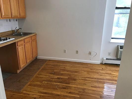 2nd image of 199 Orchard St APT 2B