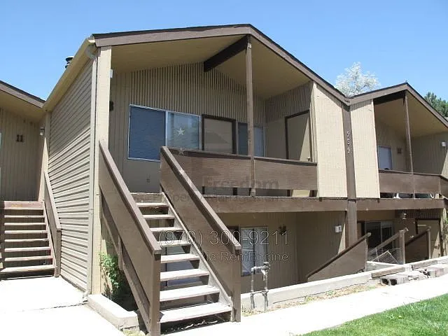 2 bed, 1.0 bath, $1,220 — Photo 2