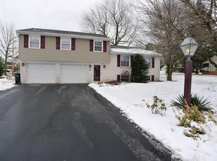 5 Meadowlark Dr, Stevens, PA 17578