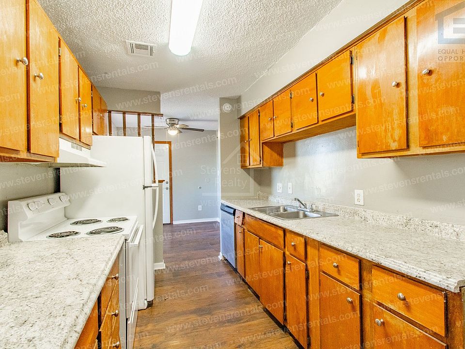1st image of 707 SW 49th St