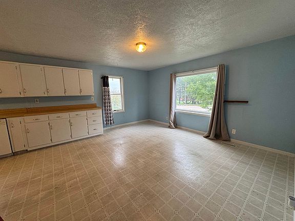 5th image of 406 Oak St