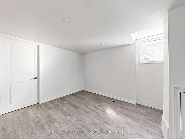 1496 Simcoe St N — Photo 21