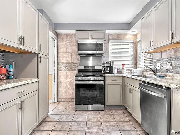 4th image of 25690 W Hills Dr