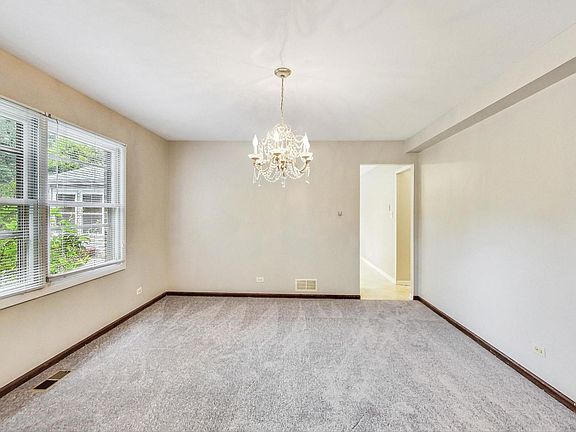 5th image of 456 S Kensington Ct