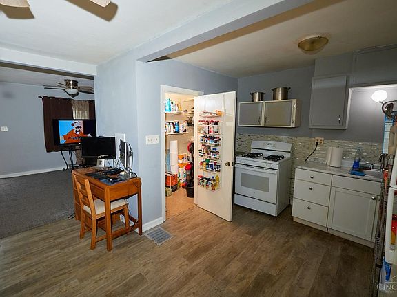 4th image of 10135 Wayne Ave