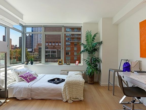 2nd image of 180 Myrtle Ave APT 6P