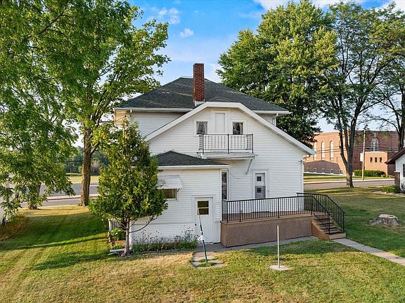 3rd image of 119113 LARCH STREET