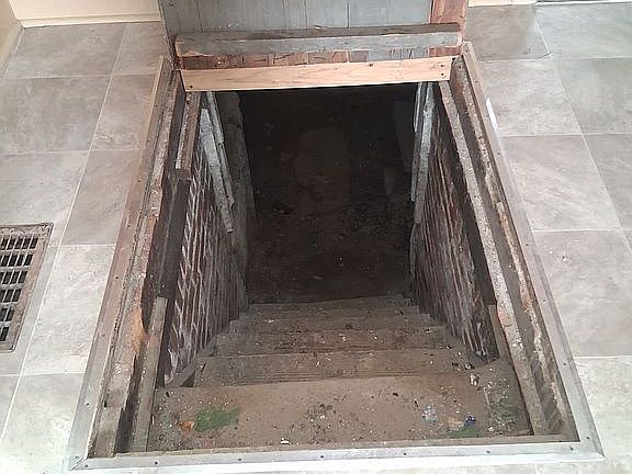 5th image of 1032 Queen Ave