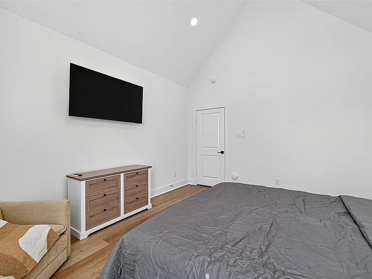 3315 Daphne St — Photo 38