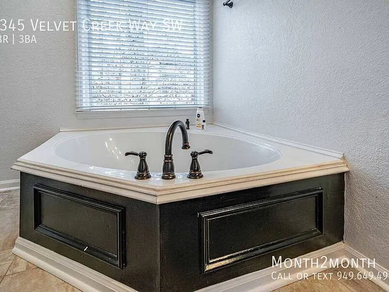 1345 Velvet Creek Way SW — Photo 25