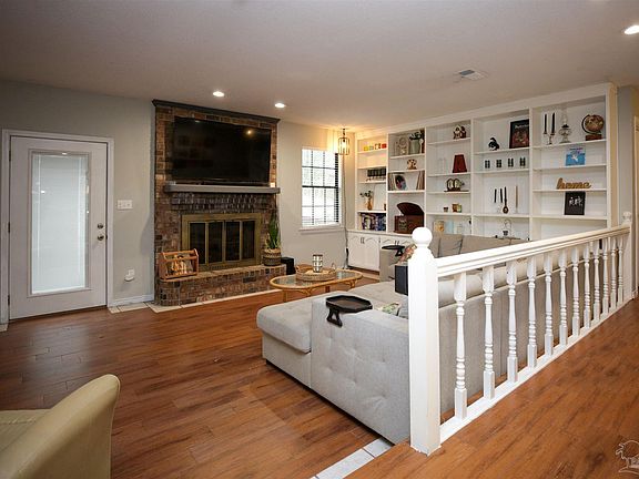 5th image of 9801 Hollowbrook Dr