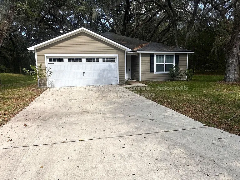 711 Cahoon Rd N — Photo 2