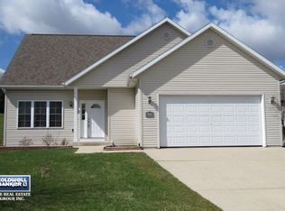 1702 Pine Ridge Ct, Mayville, WI 53050