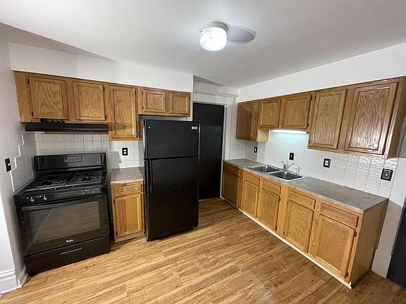 2nd image of 962 E Fulton St #9